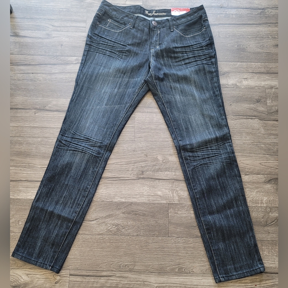 NWT Guess Jeans Women's Denim Super Low Rise, Slim Skinny Size 32 Waist